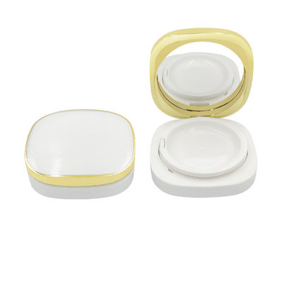 Refillable Compact Powder Case for Light To Medium Coverage with Dewy Finish